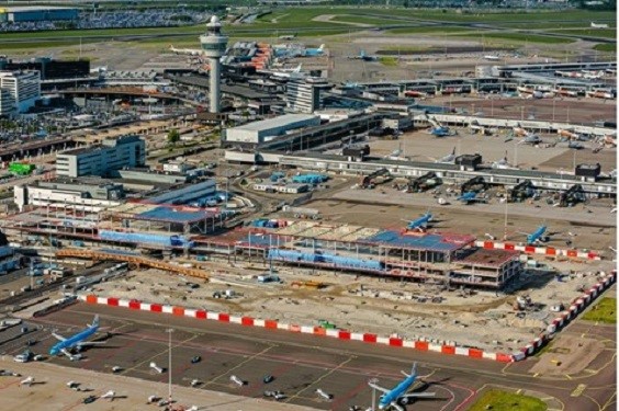 A-Pier Schiphol van de grond met kabelkennis